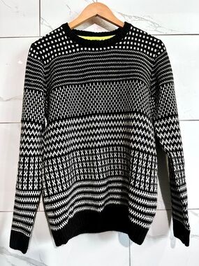 H&M Divided Black White Pattern Knit Sweater